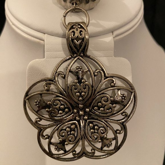 Chico's oversized silver pendant - Picture 1 of 4